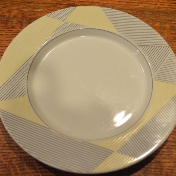 Criss Cross by MIKASA Salad Plate 4 of 4 - Picture 1 of 2